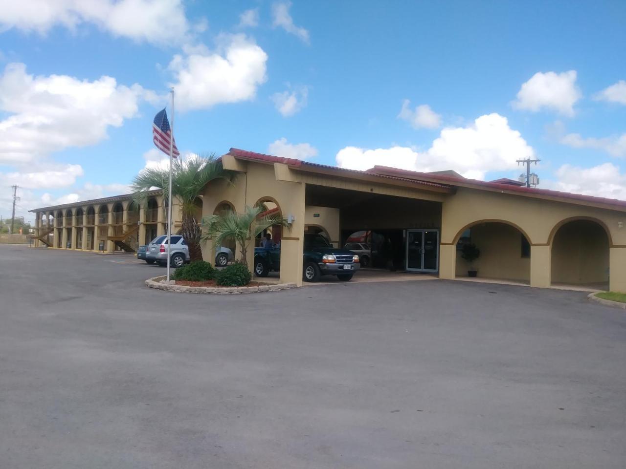 Days Inn By Wyndham San Antonio Lytle Εξωτερικό φωτογραφία